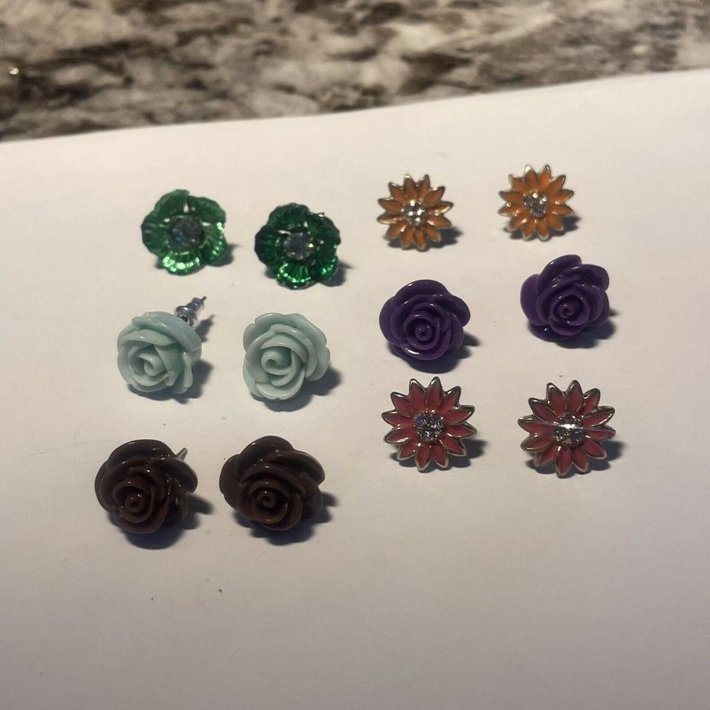 Lot Of 5 Pretty Flower Stud Costume Earrings Pierced Studs